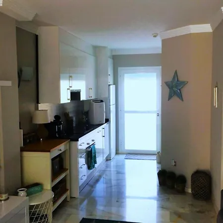 Casa Chico 2 Bedroom Townhouse 1 Mile From Marina & Beaches Apartment Marbella