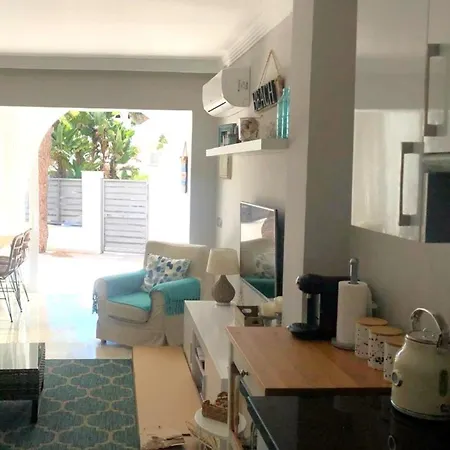 Casa Chico 2 Bedroom Townhouse 1 Mile From Marina & Beaches Apartment Marbella