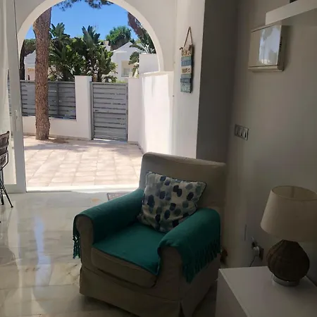 Casa Chico 2 Bedroom Townhouse 1 Mile From Marina & Beaches * Marbella