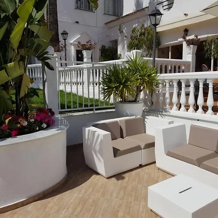 Casa Chico 2 Bedroom Townhouse 1 Mile From Marina & Beaches Apartment Marbella